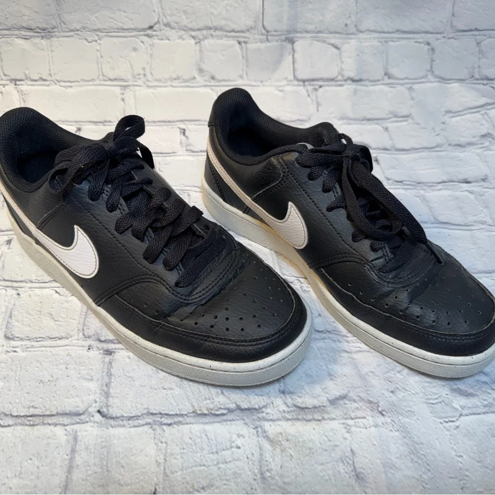 Nike Men's Black and White Sneakers - Picture 3 of 4